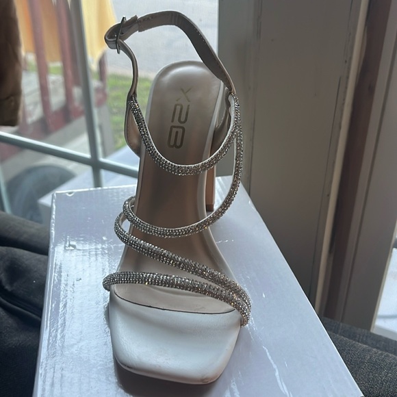 Heels - Picture 3 of 3